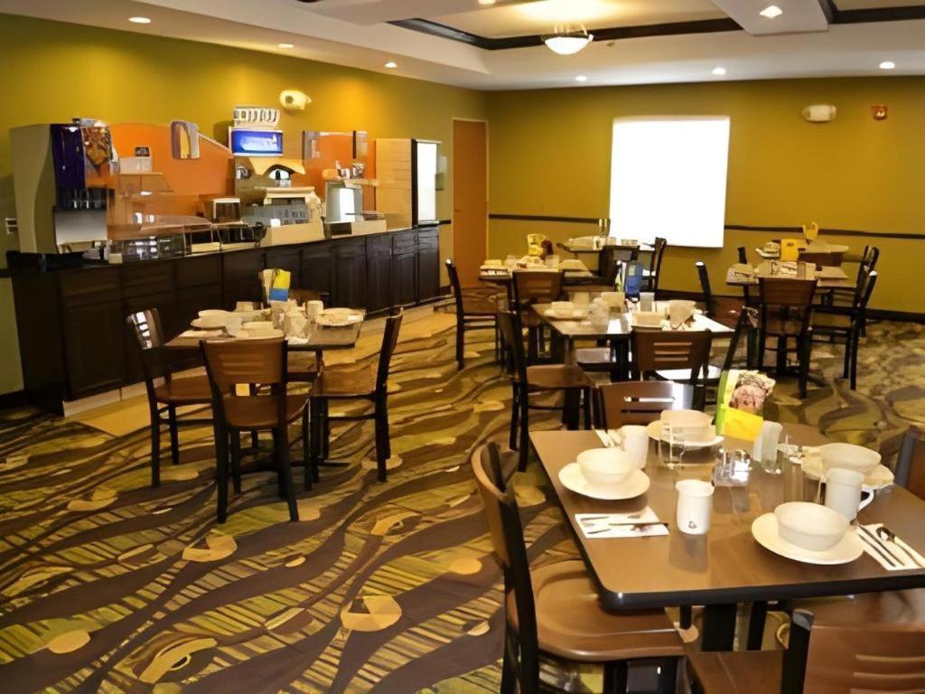 诺斯伍兹快捷假日&套房酒店 Silver Lake 外观 照片